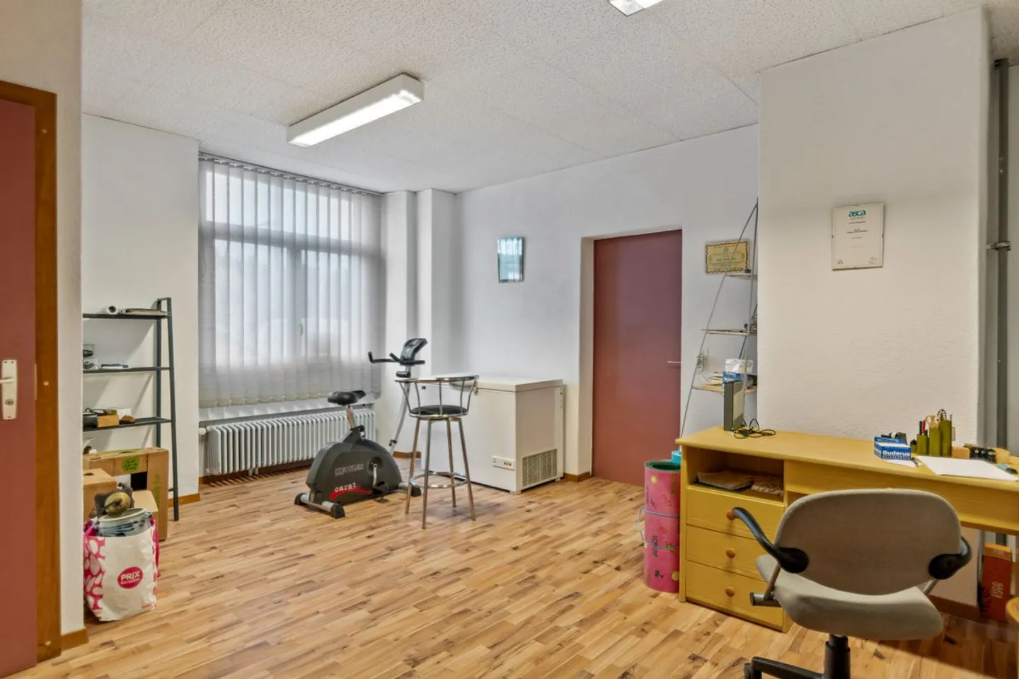 Attached house with professional spaces and large terrace - Photo 10 of 13
