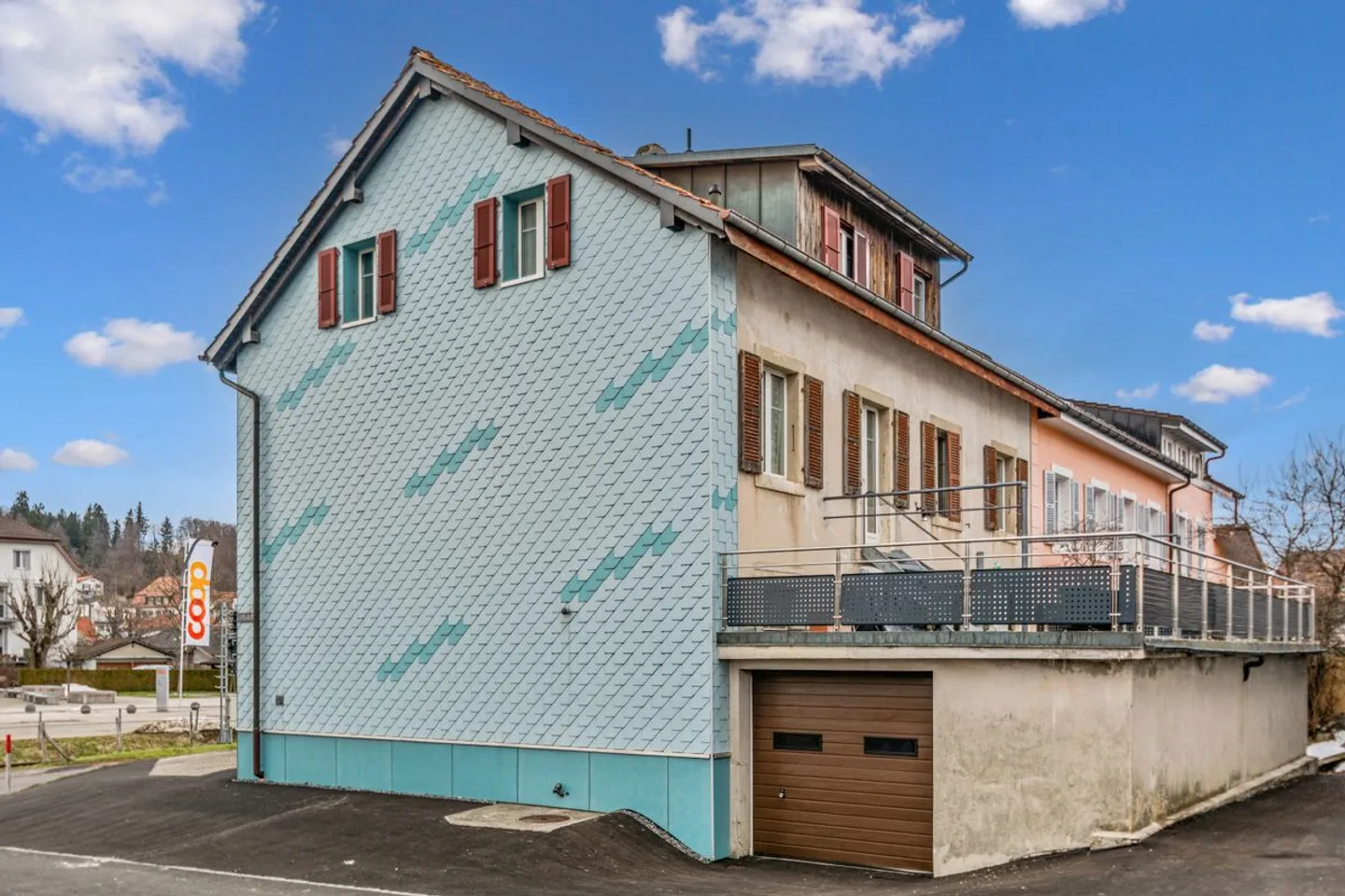 Attached house with professional spaces and large terrace - Photo 12 of 13