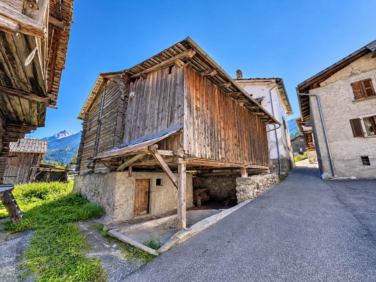 Traditional Valaisan Barn - Photo 3 of 5