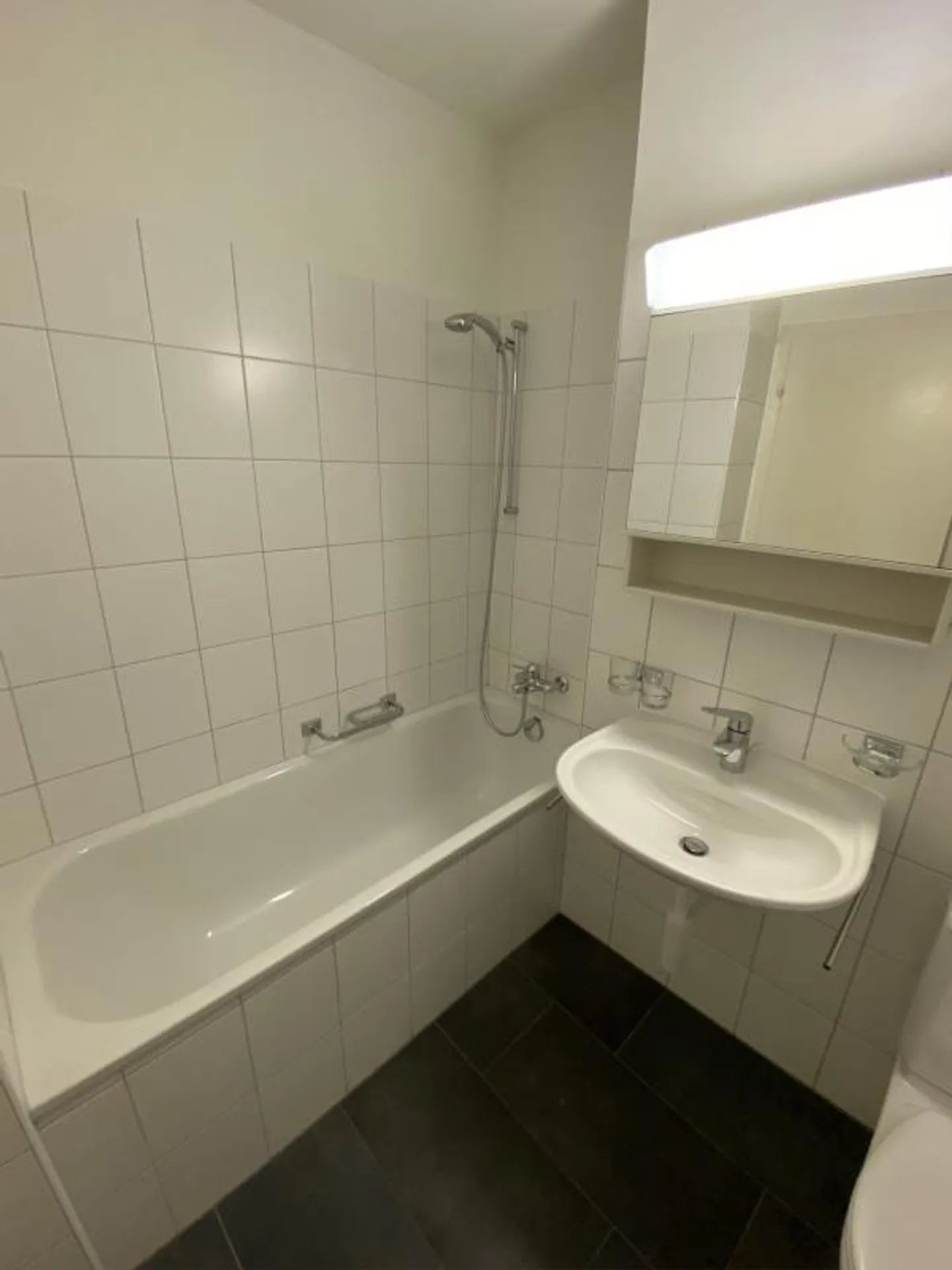 2-room apartment with GWM for rent in Basel - Photo 4 of 6