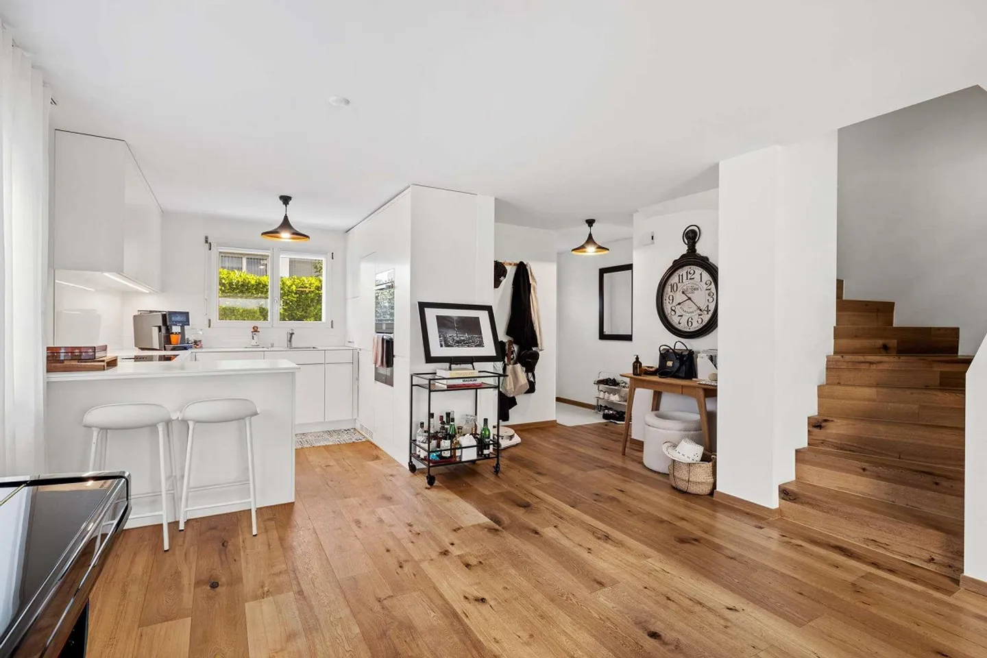 Maison familiale jumelée de 5,5 pièces ensoleillée avec véranda - Photo 3 sur 8