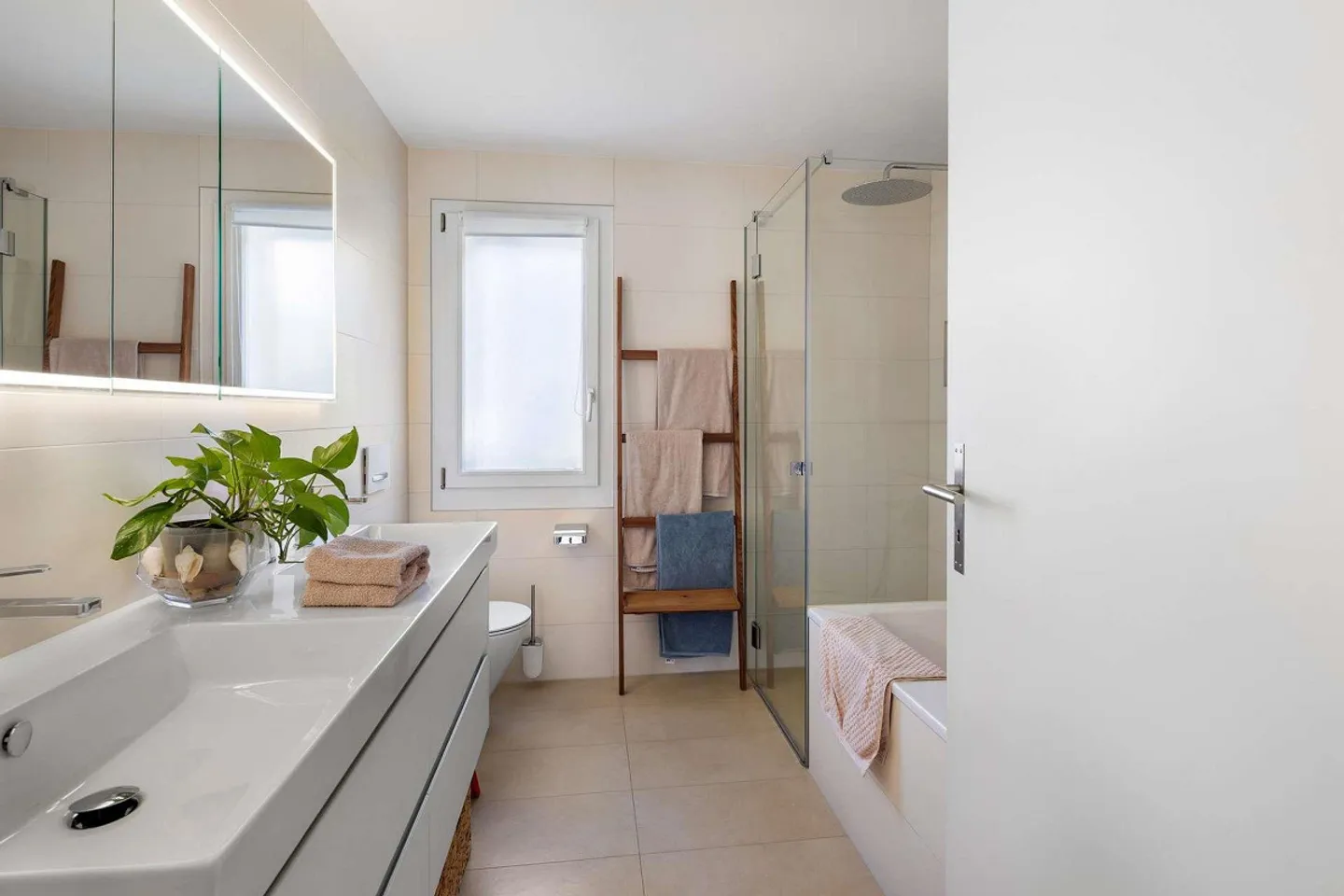 Maison familiale jumelée de 5,5 pièces ensoleillée avec véranda - Photo 4 sur 8