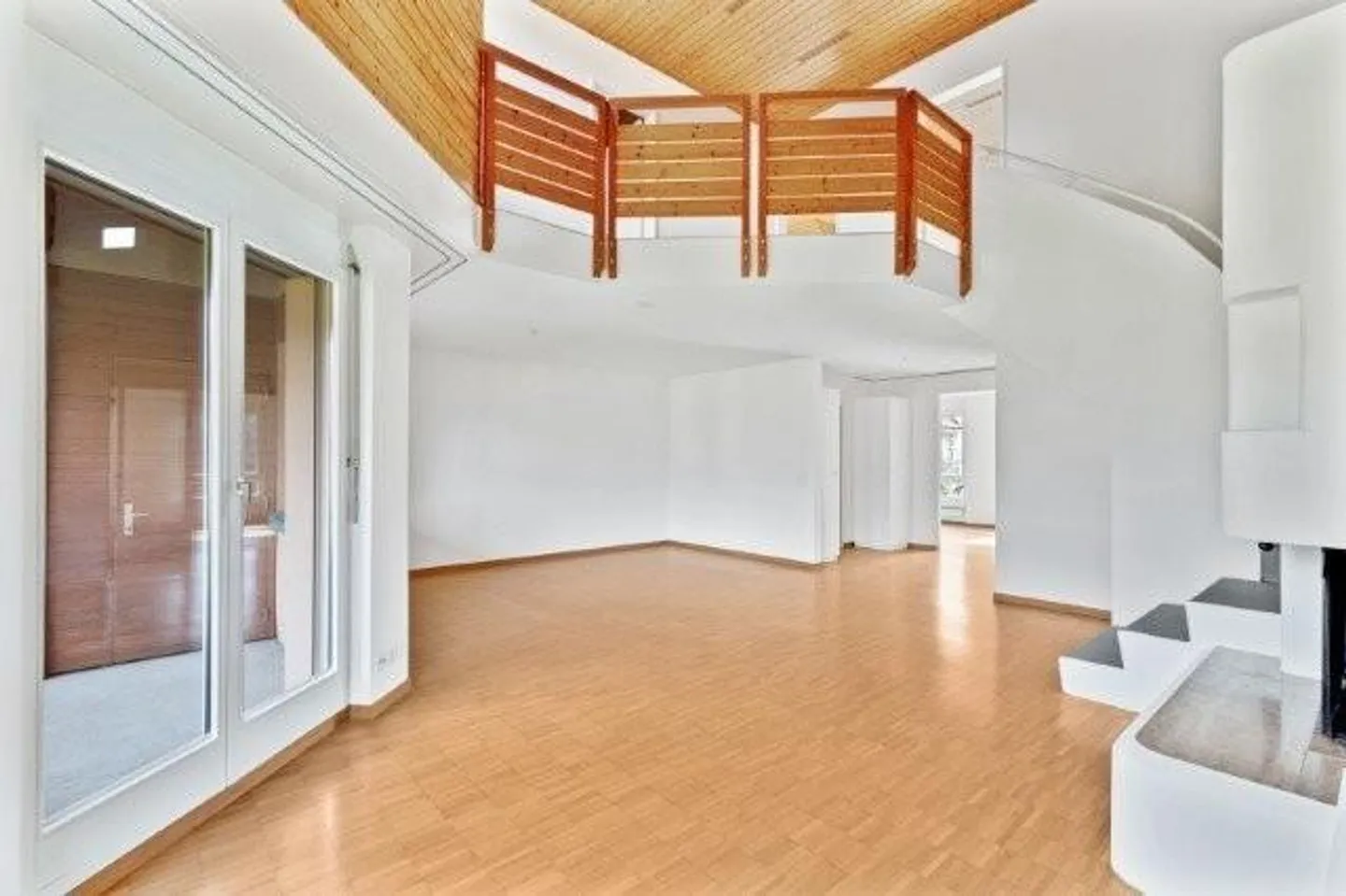 RENT WITHOUT DEPOSIT - Spacious Maisonette Apartment with Fireplace - Photo 8 of 12