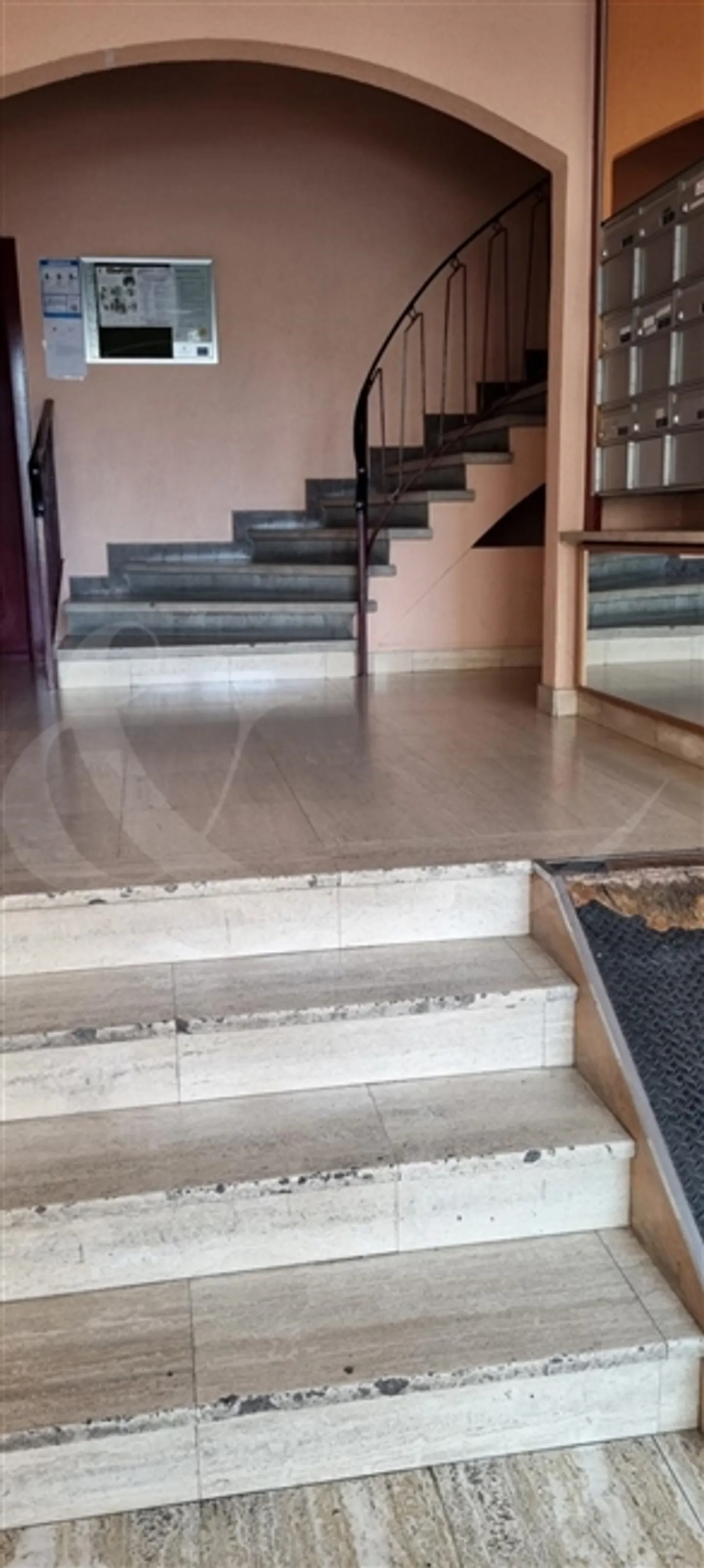 Charmant appartement 4 pièces - Photo 2 sur 8