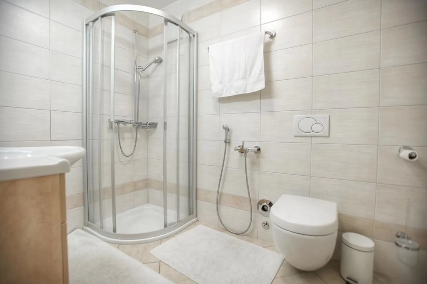 Modernes Apartment mit Seeblick - Foto 4 von 16