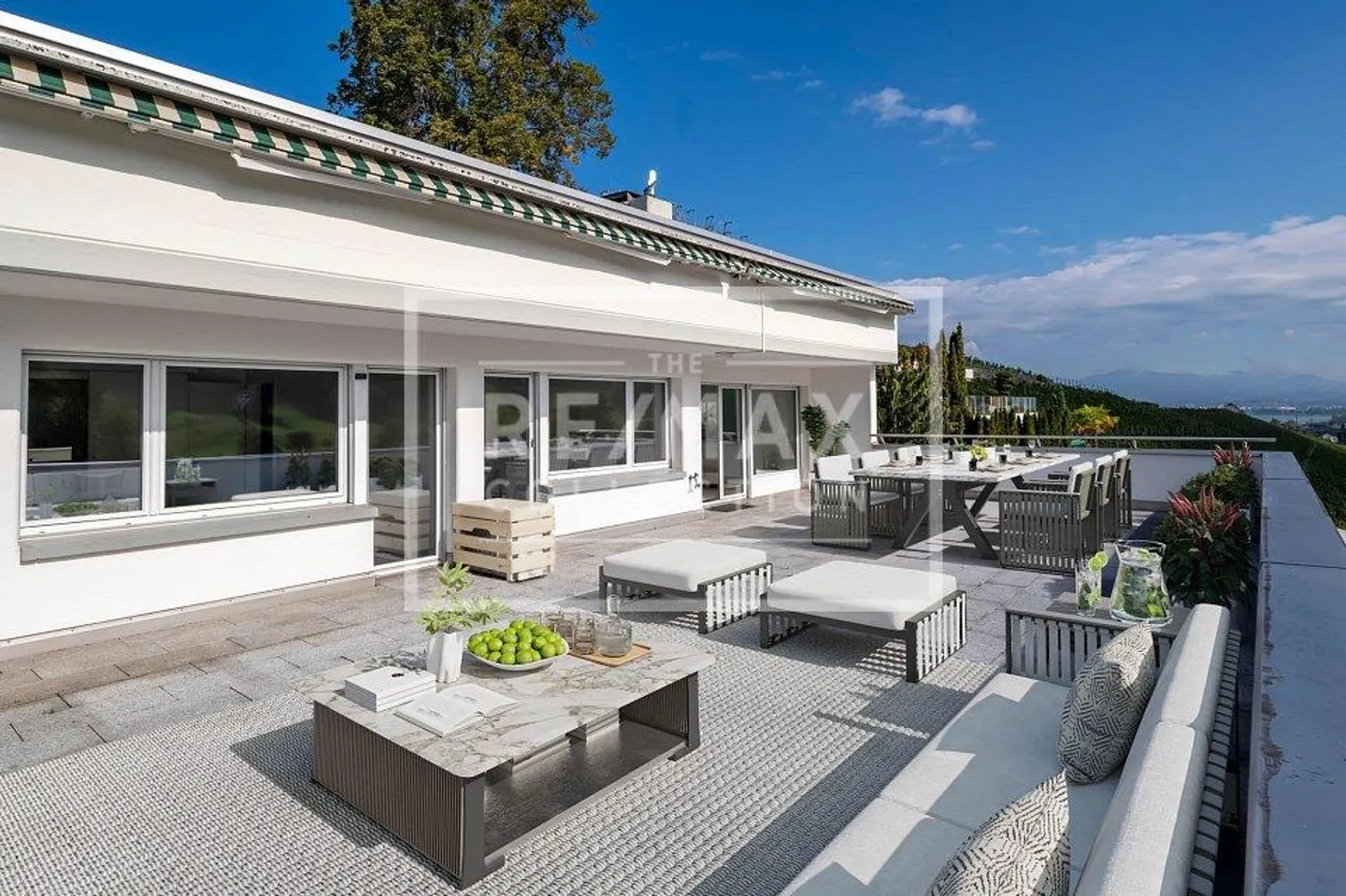 Exclusive 6.5-room terrace apartment with stunning views and ... - Photo 2 of 13