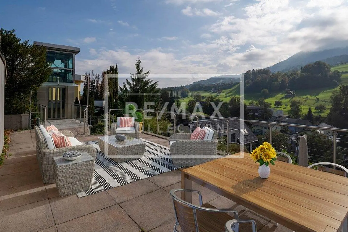 Exclusive 6.5-room terrace apartment with stunning views and ... - Photo 3 of 13