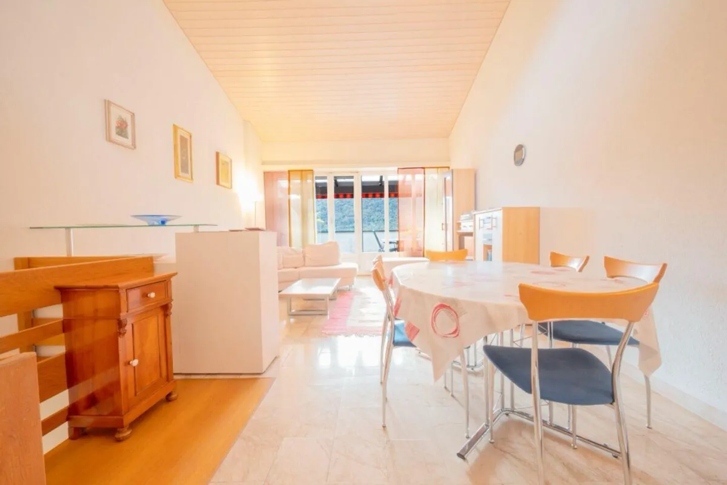 Holiday apartment with private beach in Morcote - Photo 4 of 12