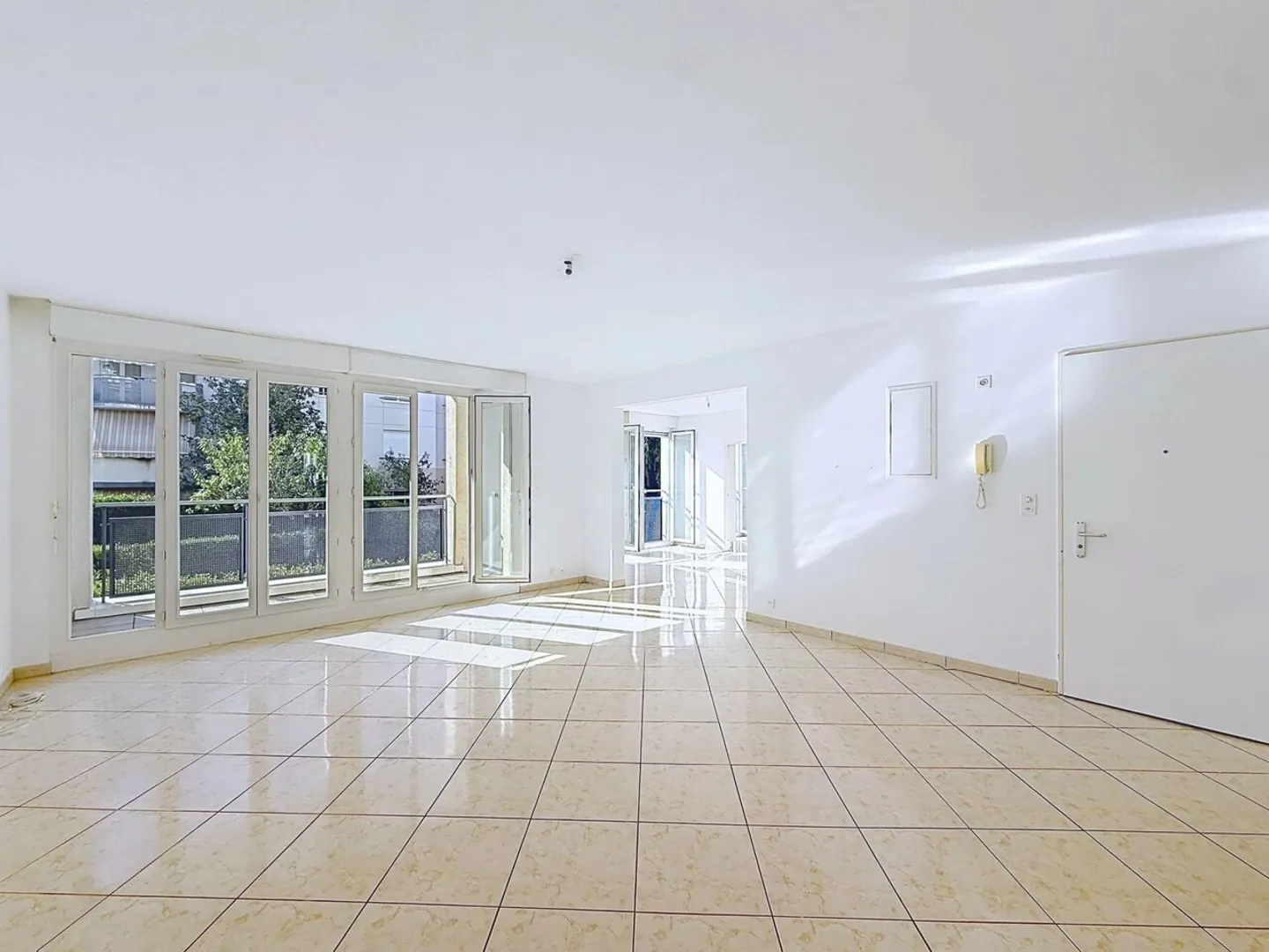 GERÄUMIGE 7-ZIMMER-WOHNUNG IN DER NÄHE VON INTERNATIONALEN ORGANISATIONEN - Foto 8 von 10
