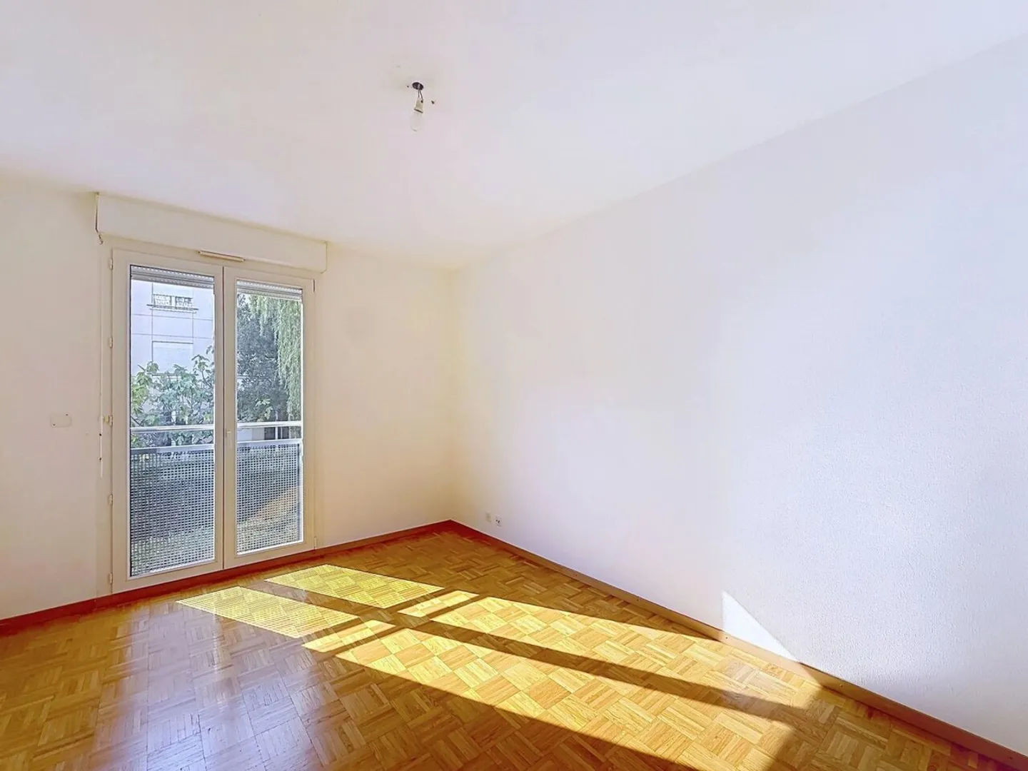 GERÄUMIGE 7-ZIMMER-WOHNUNG IN DER NÄHE VON INTERNATIONALEN ORGANISATIONEN - Foto 6 von 10