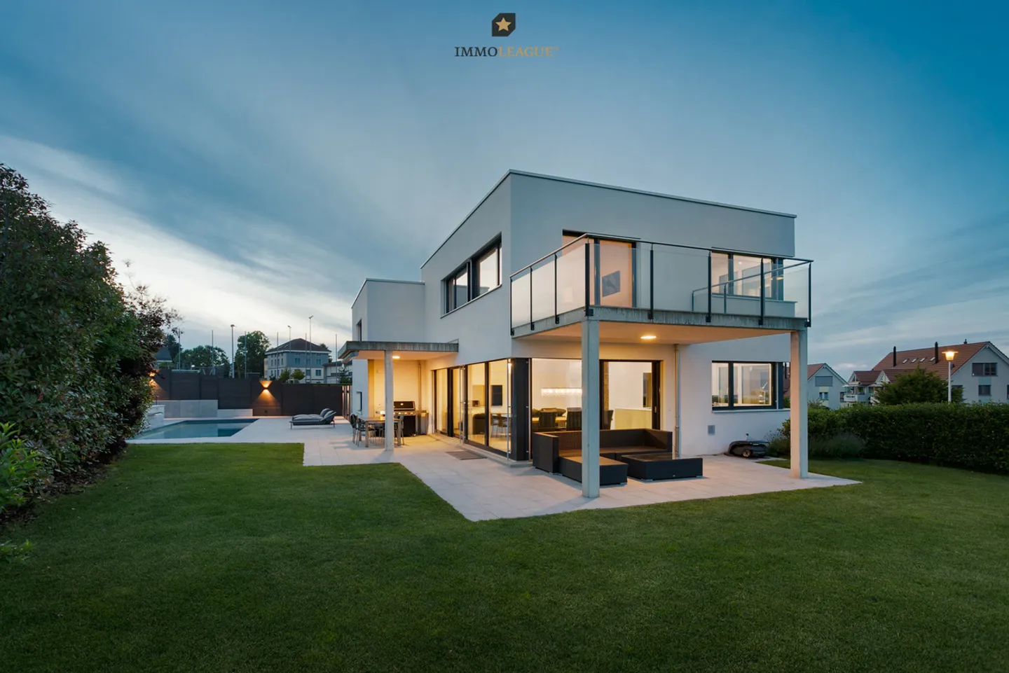 Moderne Eleganz mit Seeblick - Foto 1 von 8