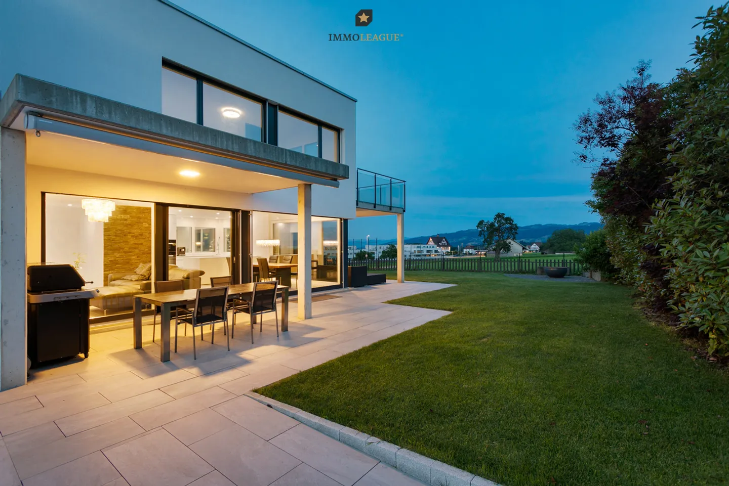 Moderne Eleganz mit Seeblick - Foto 2 von 8