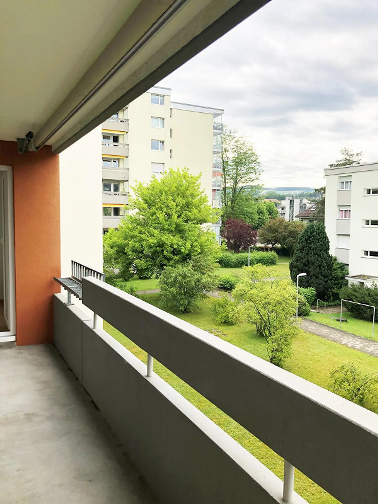 Ampio appartamento di 4,5 stanze a Rubigen - Foto 9 di 22