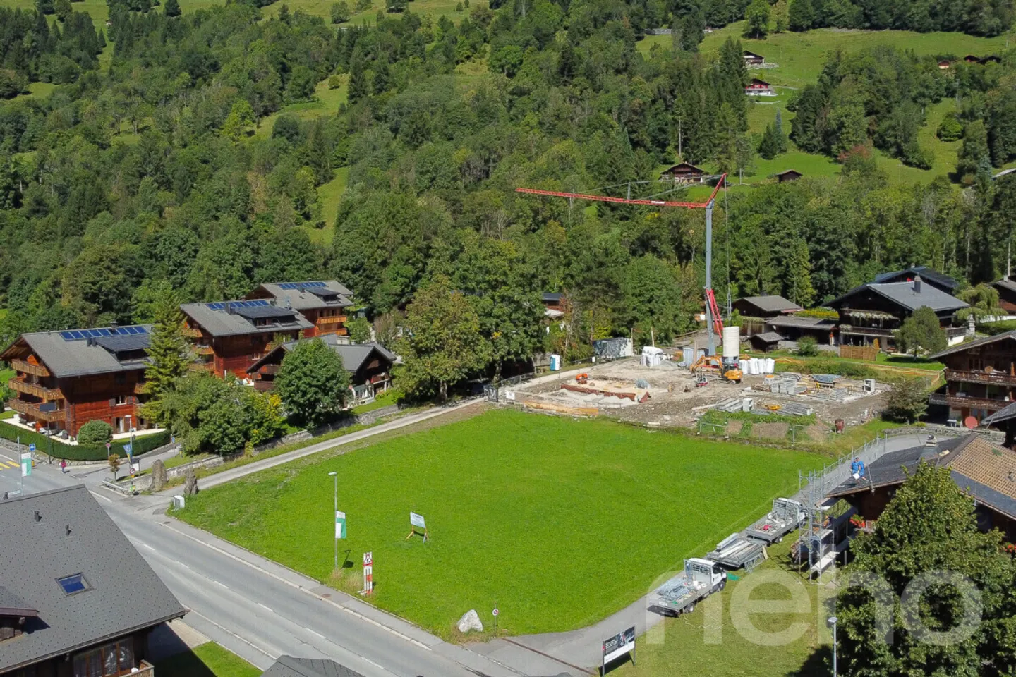 Exklusiv: Wunderschönes Baugrundstück am Eingang des Dorfes - Foto 2 von 11