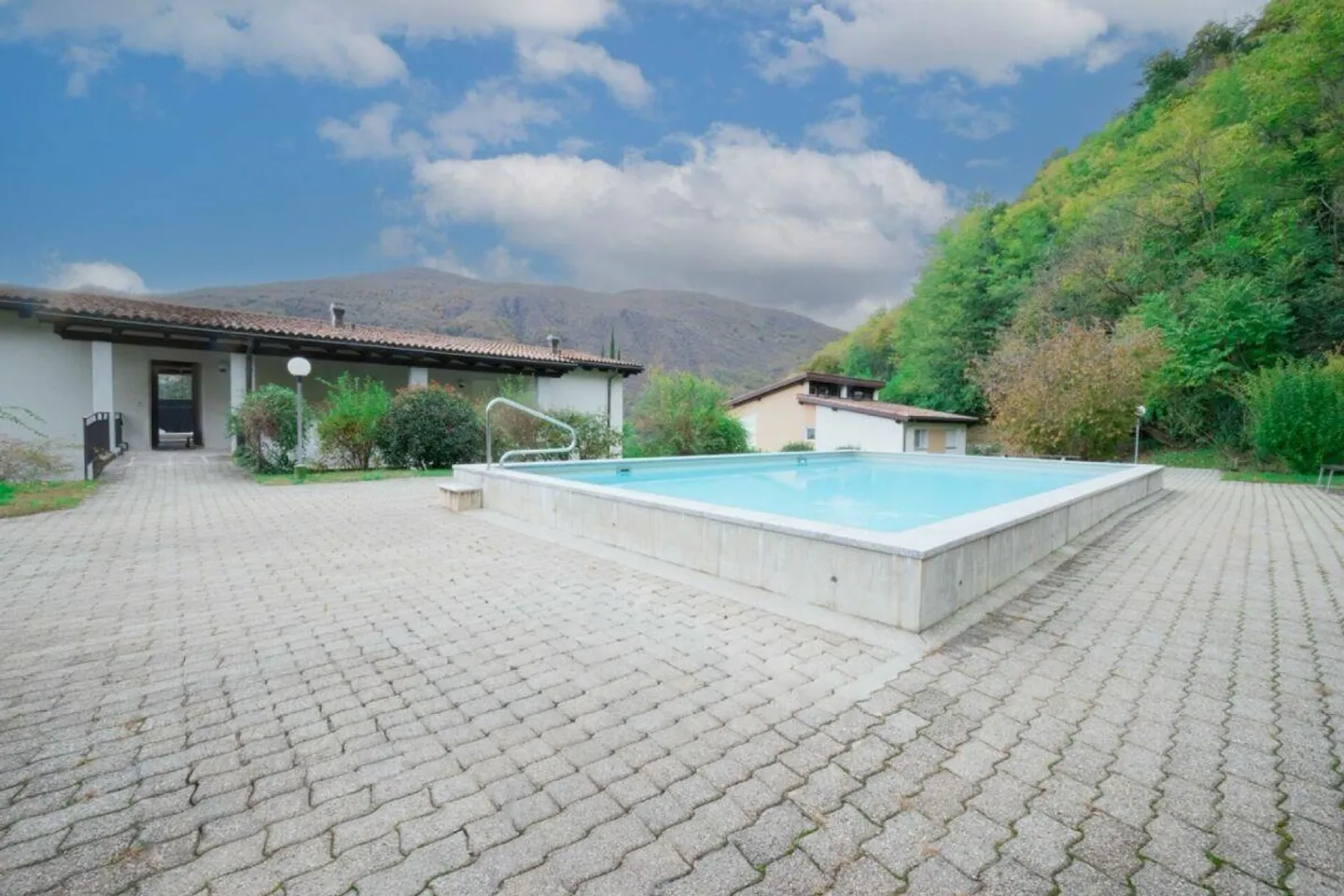 Holiday apartment with private beach in Morcote - Photo 11 of 12