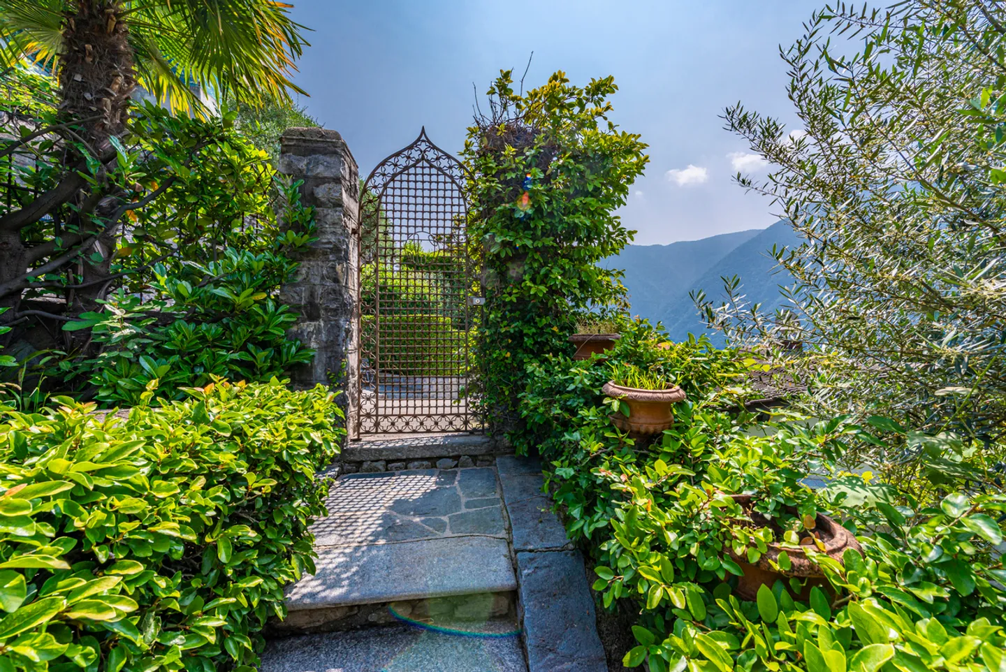 Elegante appartamento con giardino affacciato sul lago  - Foto 15 di 16