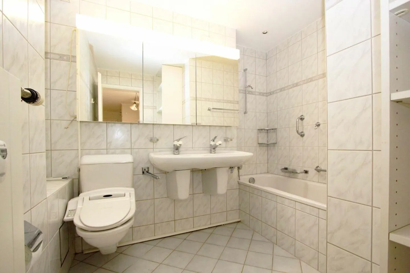 Appartement 5 pièces dans le meilleur emplacement à Bâle - Photo 3 sur 12