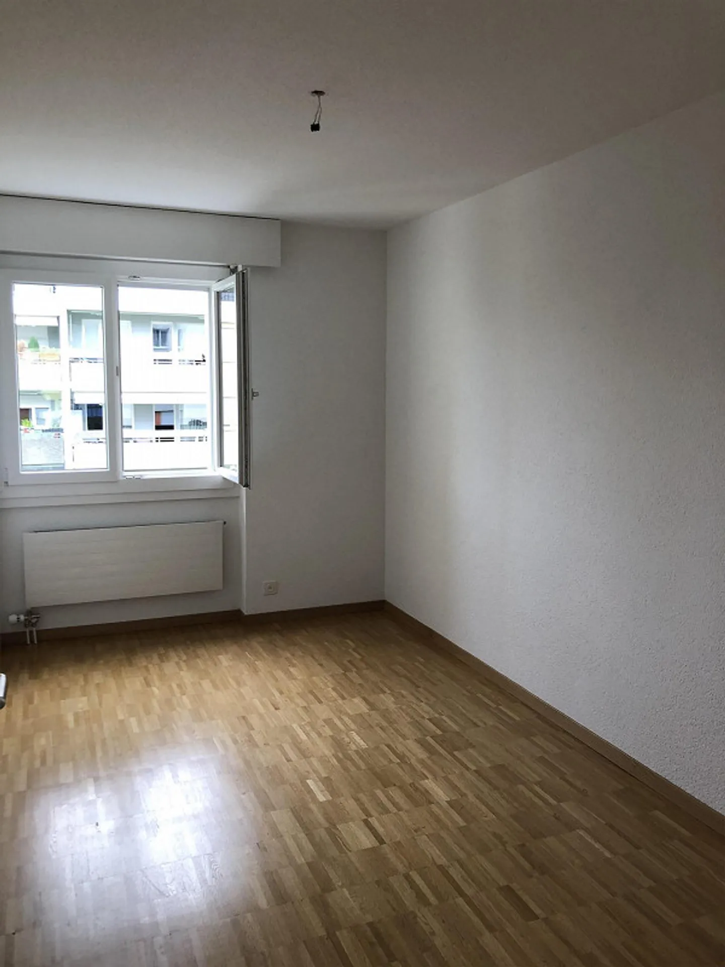 Ampio appartamento di 4,5 stanze a Rubigen - Foto 18 di 22