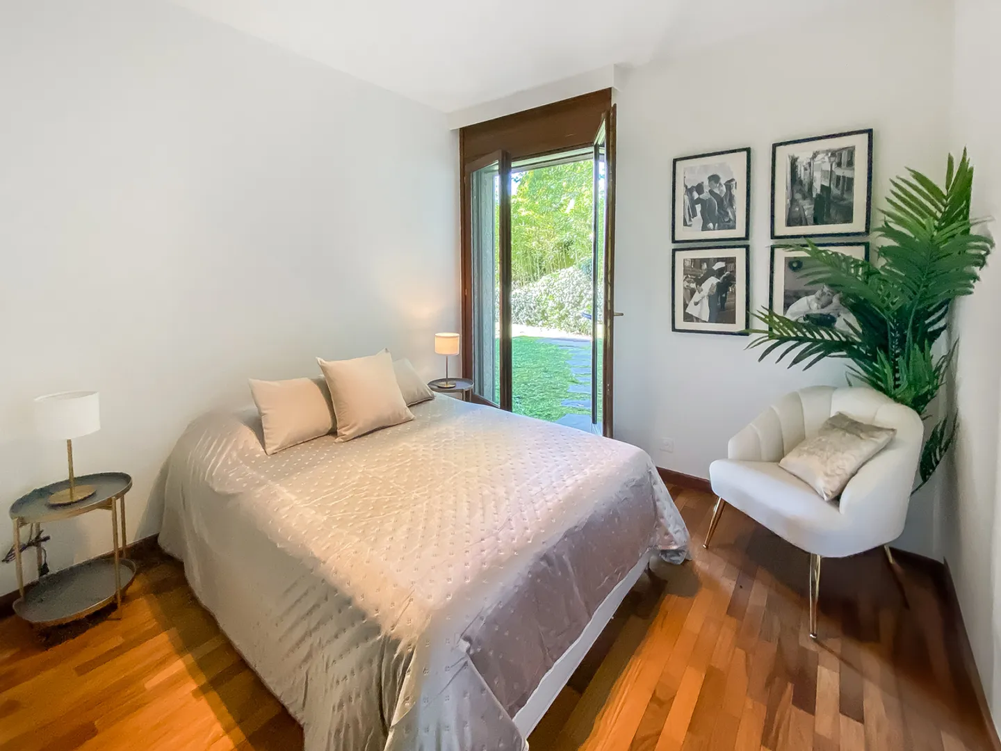 Elegante appartamento con giardino affacciato sul lago  - Foto 12 di 16