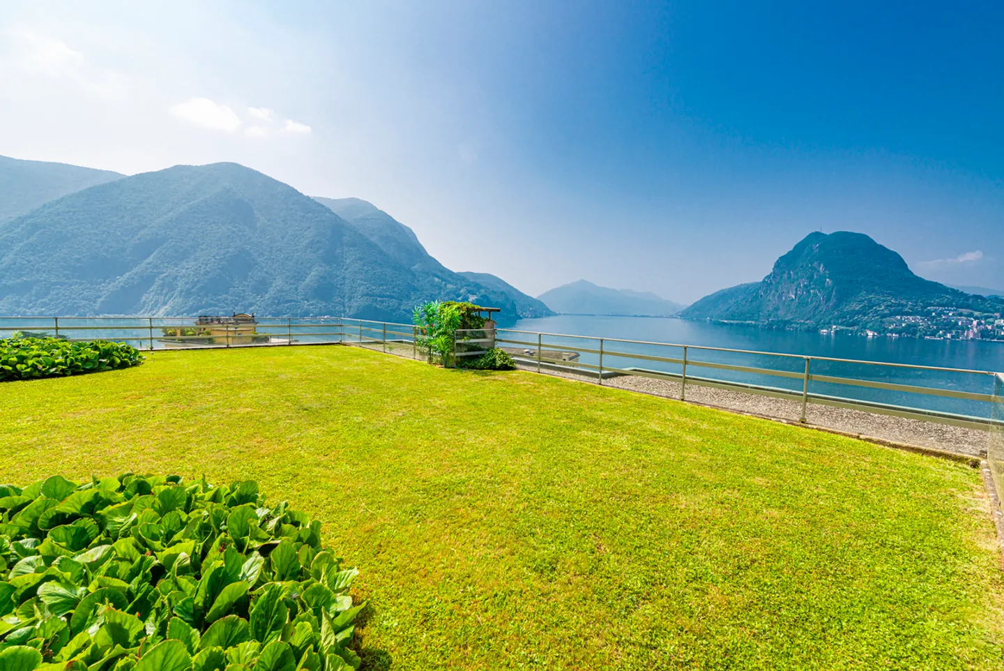 Elegante appartamento con giardino affacciato sul lago  - Foto 14 di 16