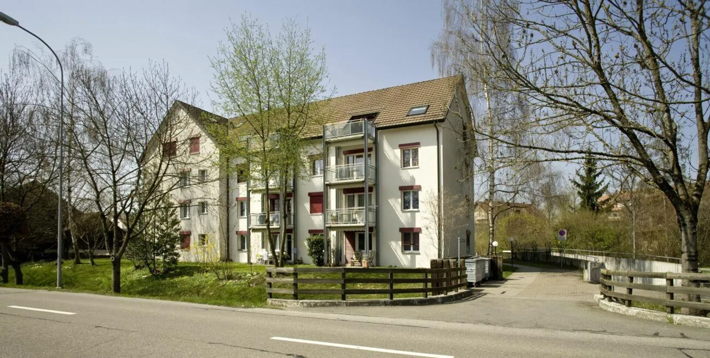 Attractive 3.5-room attic apartment in Bassersdorf - Photo 1 of 10