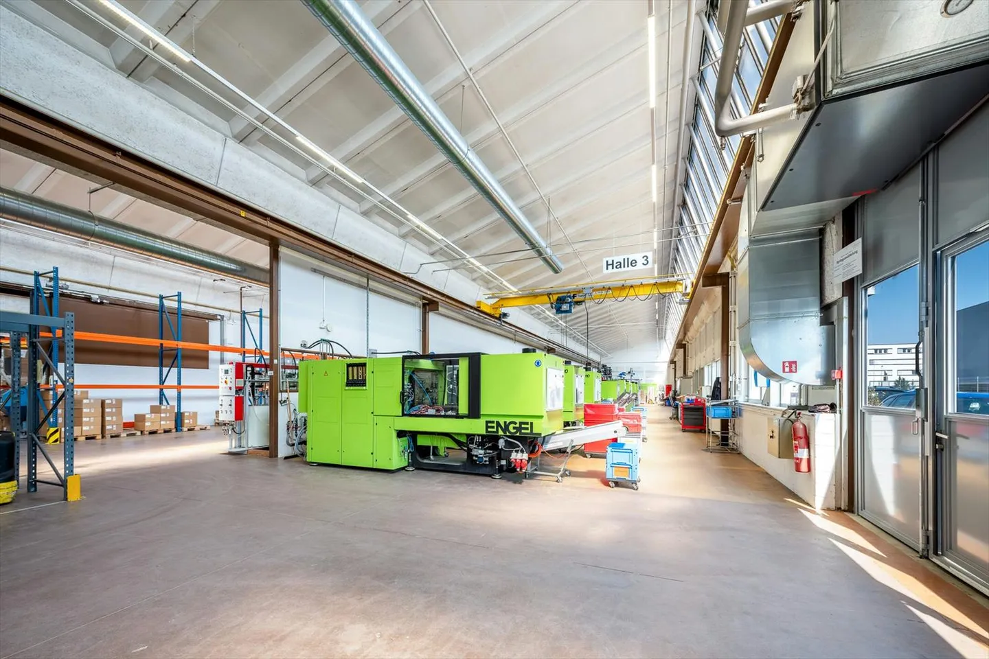Hall de shed de 1'300 m2 de 5,5 m de haut avec zone de livraison généreuse, grandes portes, charge de sol élevée - Photo 3 sur 12