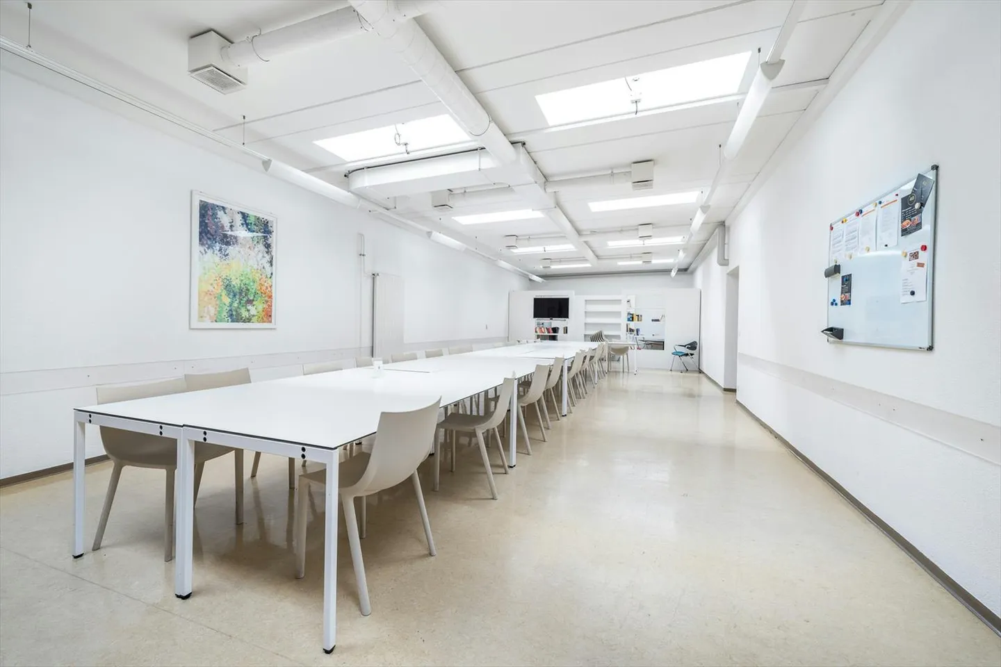 Hall de shed de 1'300 m2 de 5,5 m de haut avec zone de livraison généreuse, grandes portes, charge de sol élevée - Photo 12 sur 12