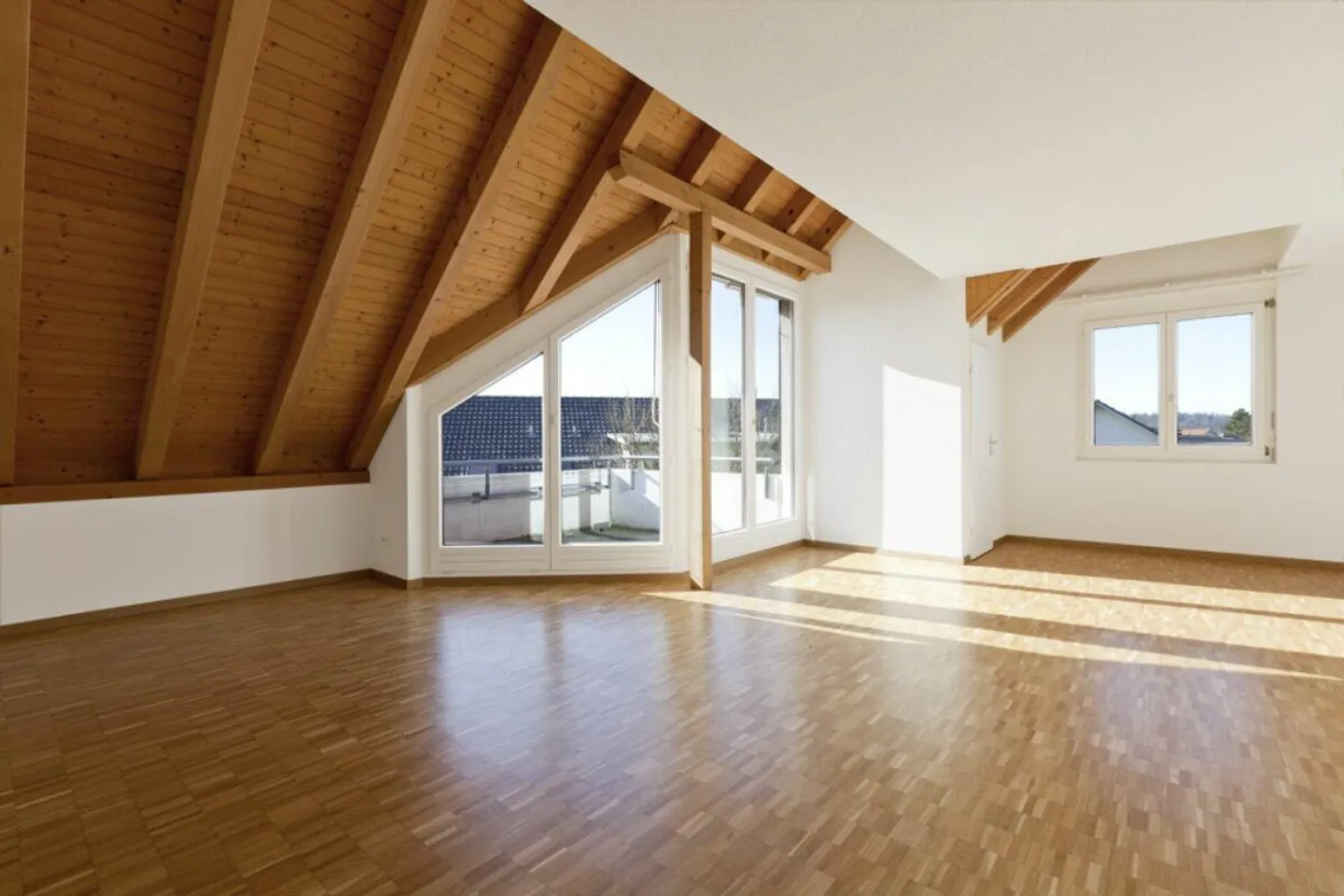 Attractive 3.5-room attic apartment in Bassersdorf - Photo 4 of 10