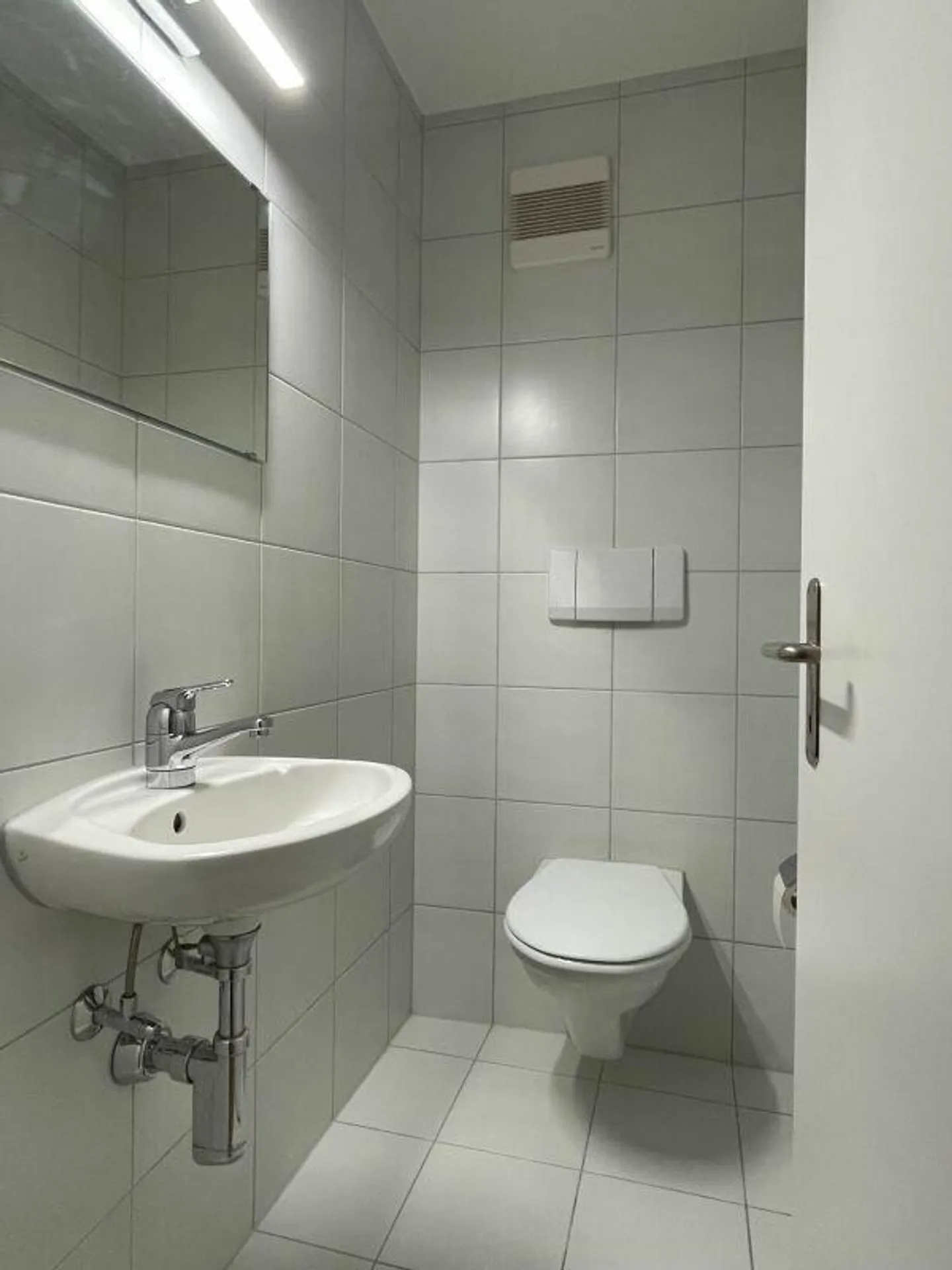 Attractive 3.5-room attic apartment in Bassersdorf - Photo 9 of 10