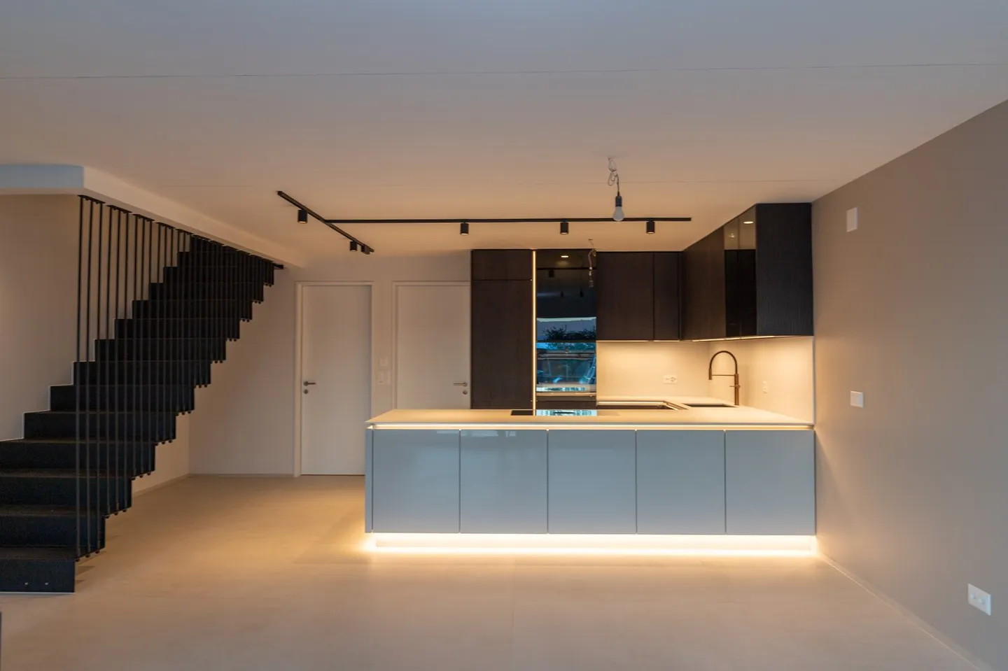 Modern Gem with Lake View - 3.5-Room Townhouse - Photo 1 of 7