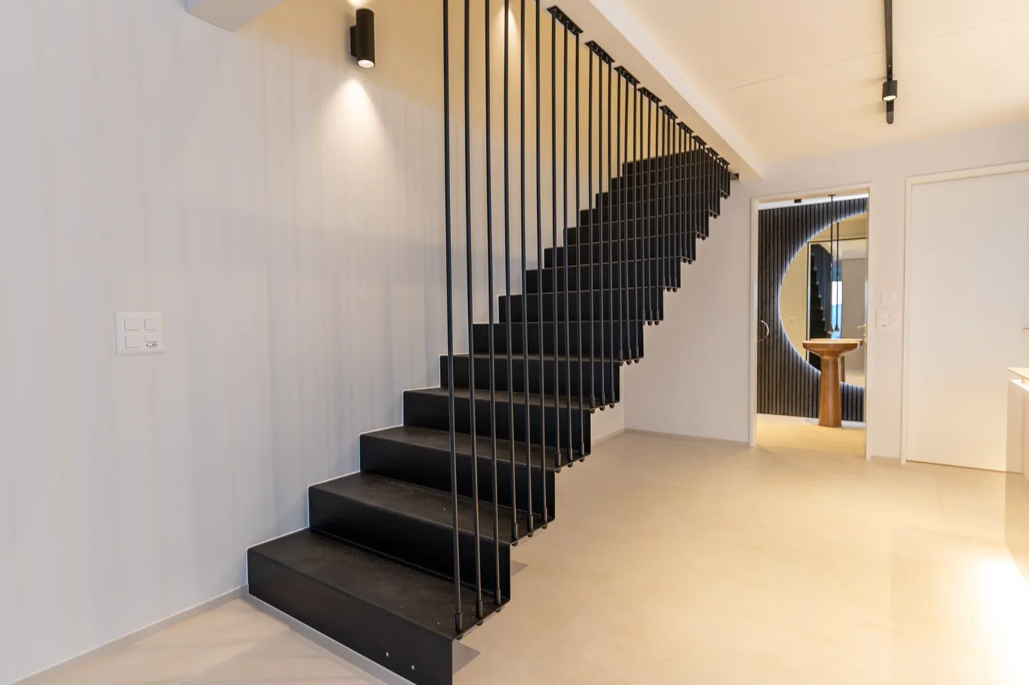 Modern Gem with Lake View - 3.5-Room Townhouse - Photo 4 of 7