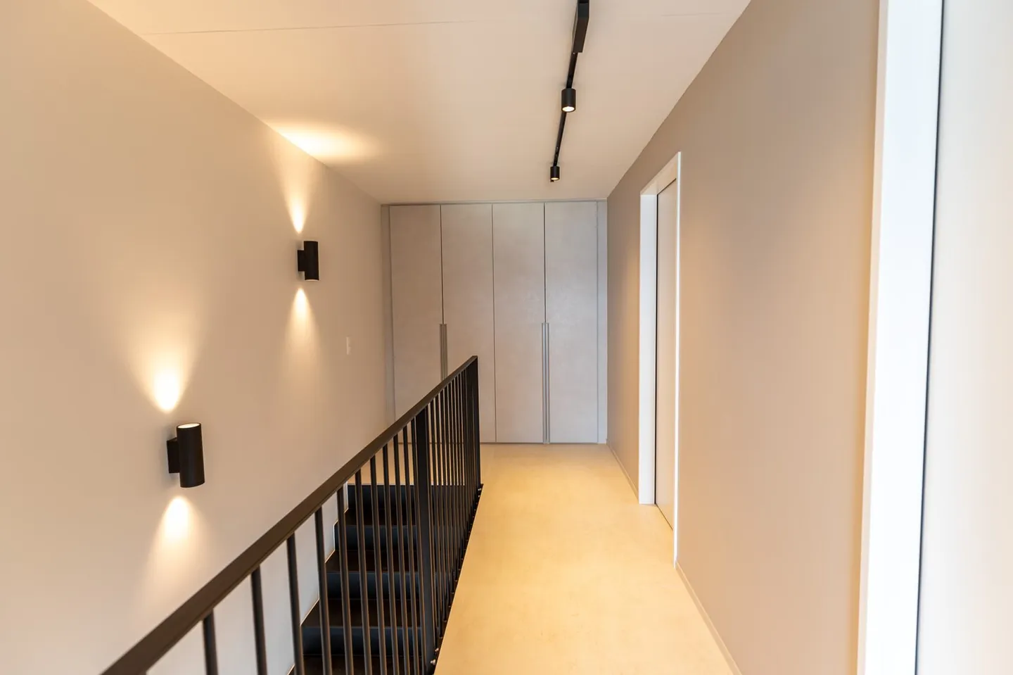 Modern Gem with Lake View - 3.5-Room Townhouse - Photo 5 of 7