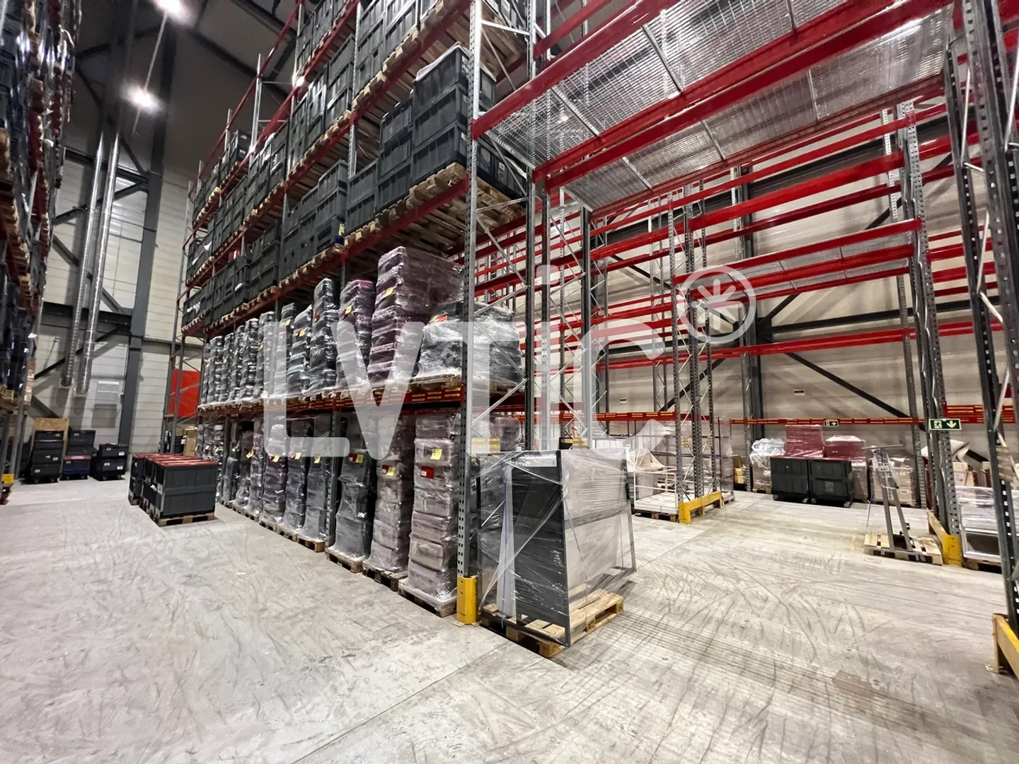 4000 m2 teilbare Lagerfläche zur Miete in Meyrin - Satigny - Foto 2 von 9