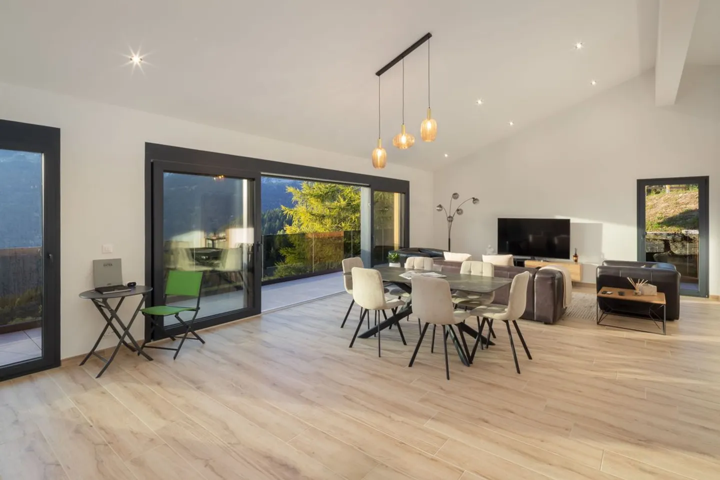 Zu erfassen neues Chalet in Crans-Montana am Rande landwirtschaftlicher Flächen - Foto 1 von 11