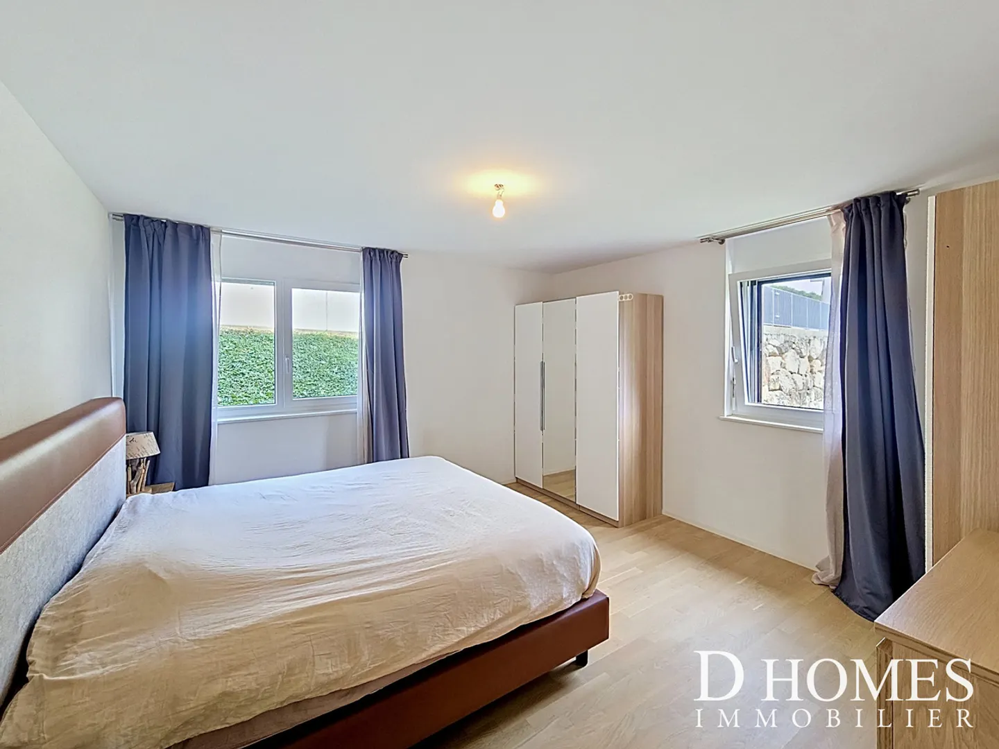 Stunning Apartment with Lake View - Photo 4 of 9