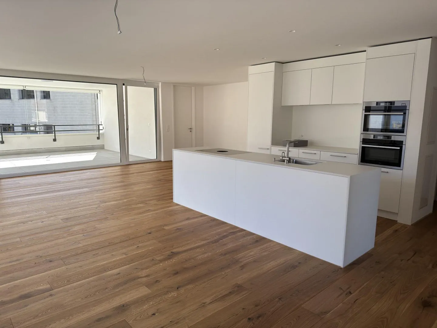 Appartement moderne de 4,5 pièces dans un quartier résidentiel calme - Photo 1 sur 7