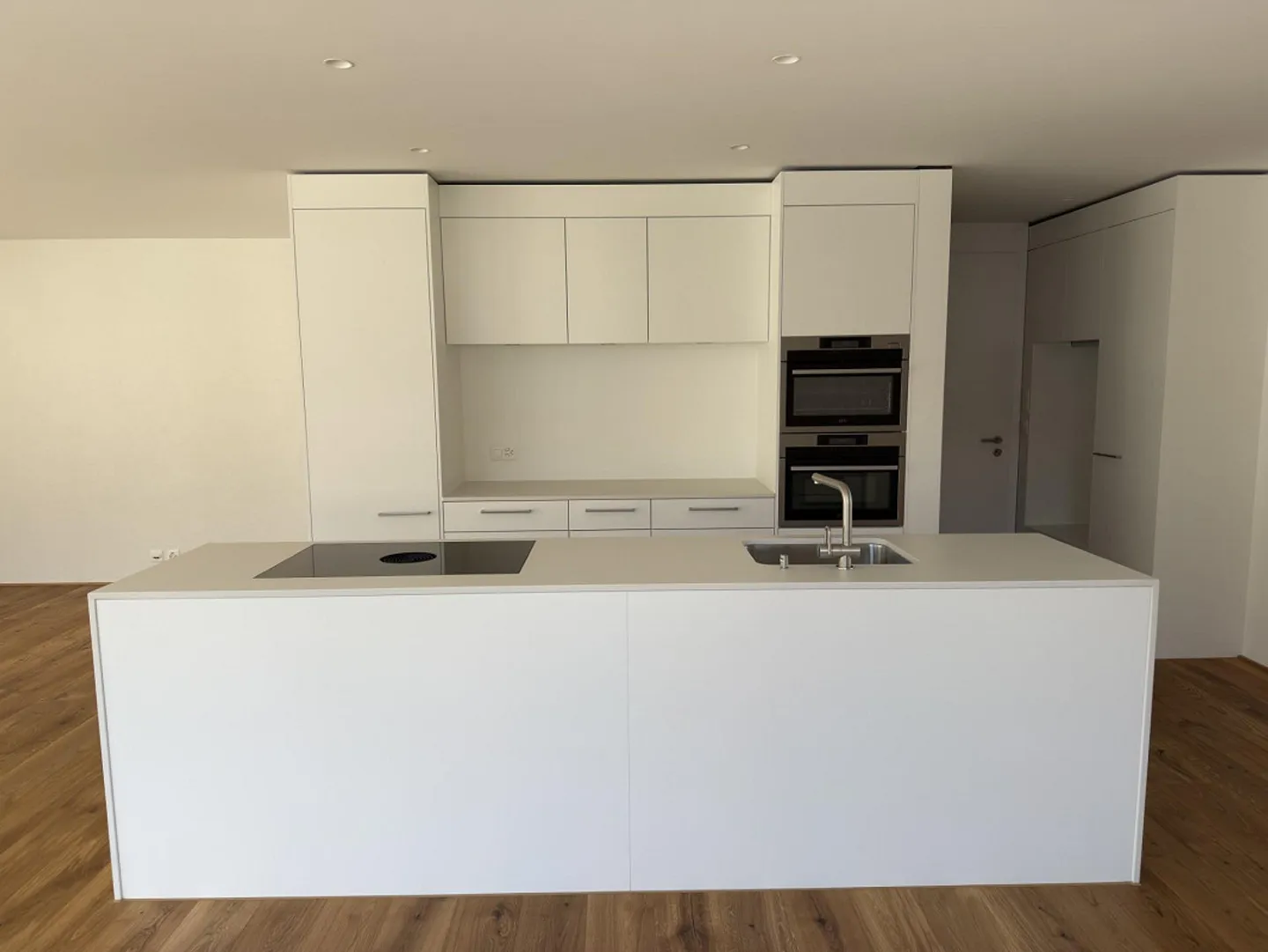 Appartement moderne de 4,5 pièces dans un quartier résidentiel calme - Photo 2 sur 7