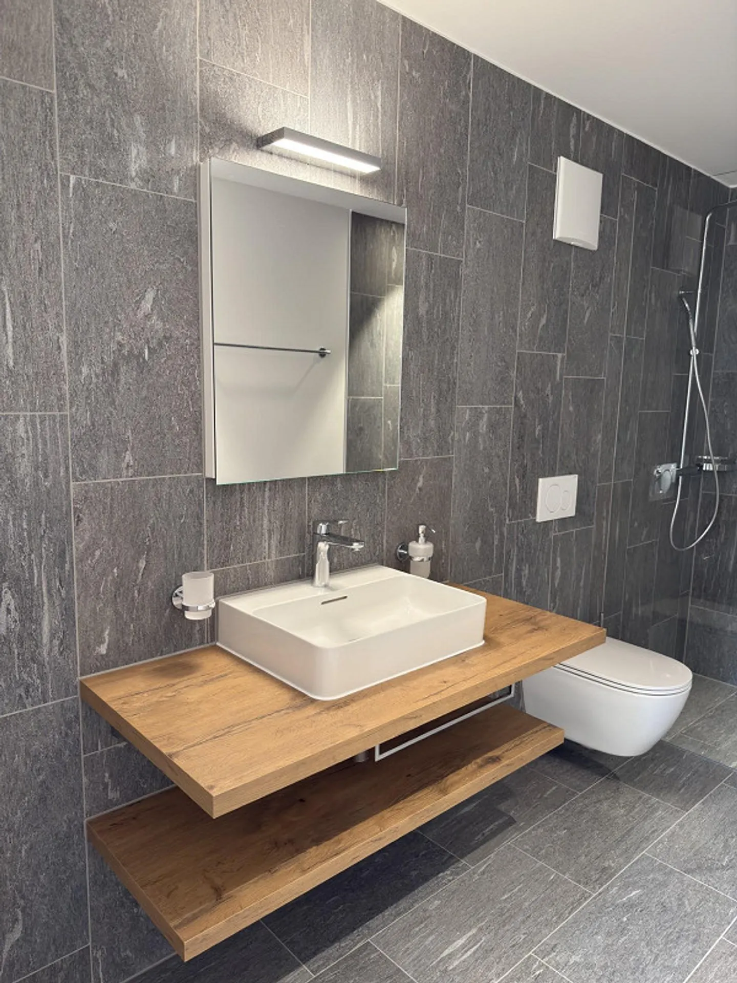 Appartement moderne de 4,5 pièces dans un quartier résidentiel calme - Photo 4 sur 7