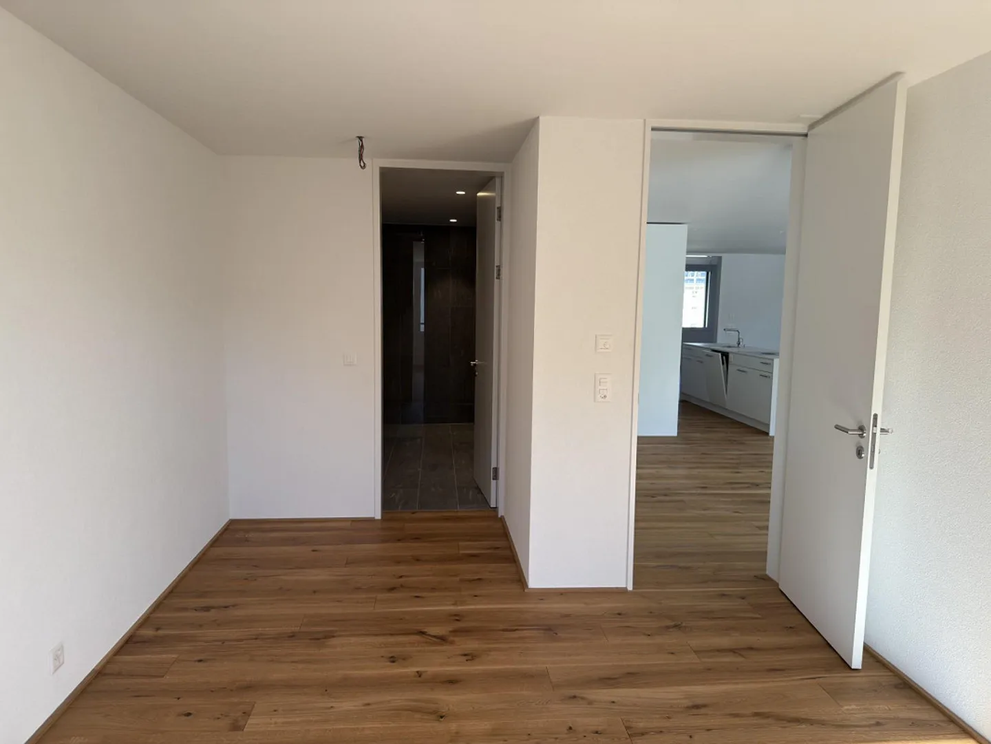 Appartement moderne de 4,5 pièces dans un quartier résidentiel calme - Photo 5 sur 7