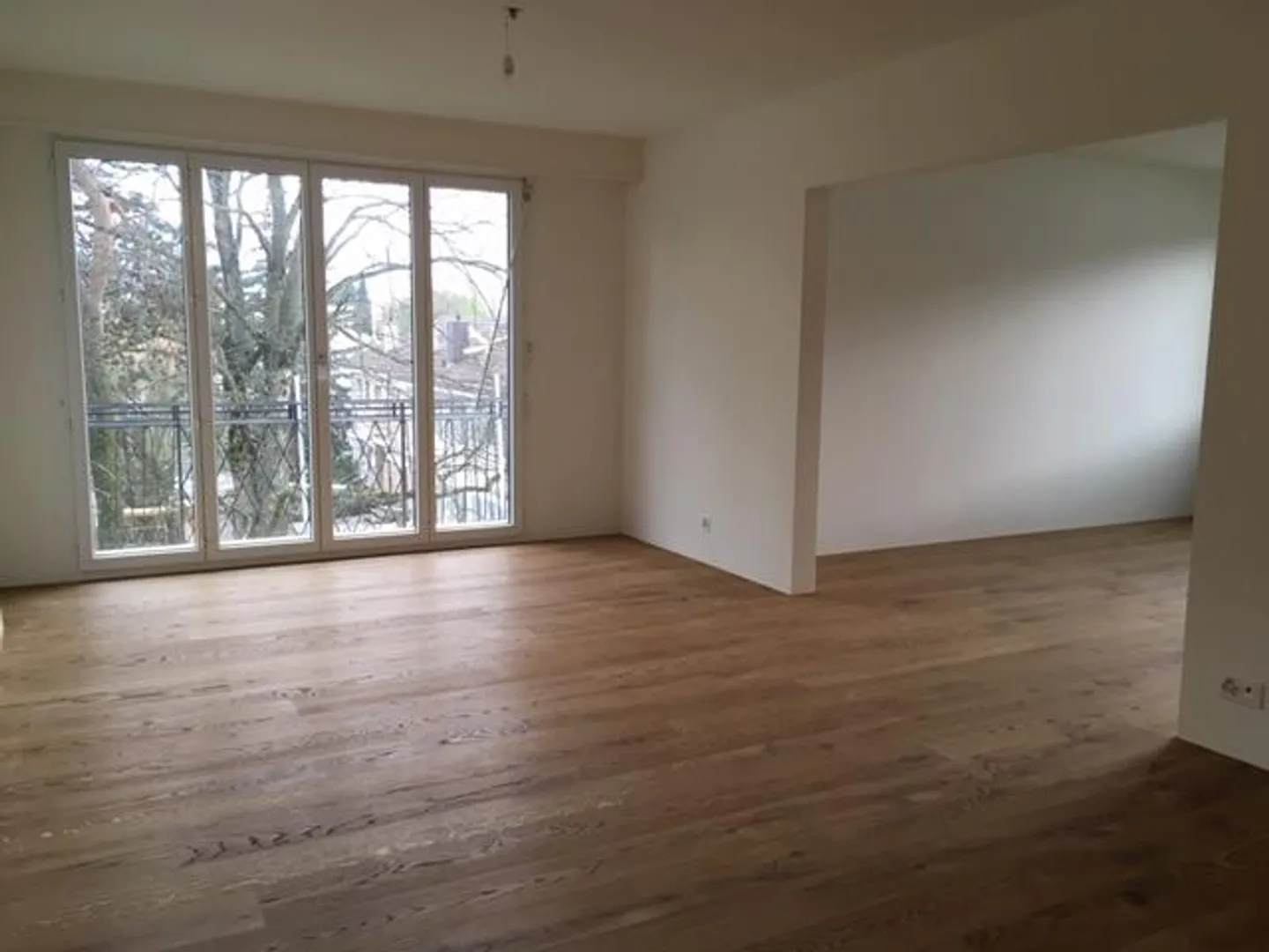Beautiful, sunny 4-room apartment near the village center - Photo 4 of 13