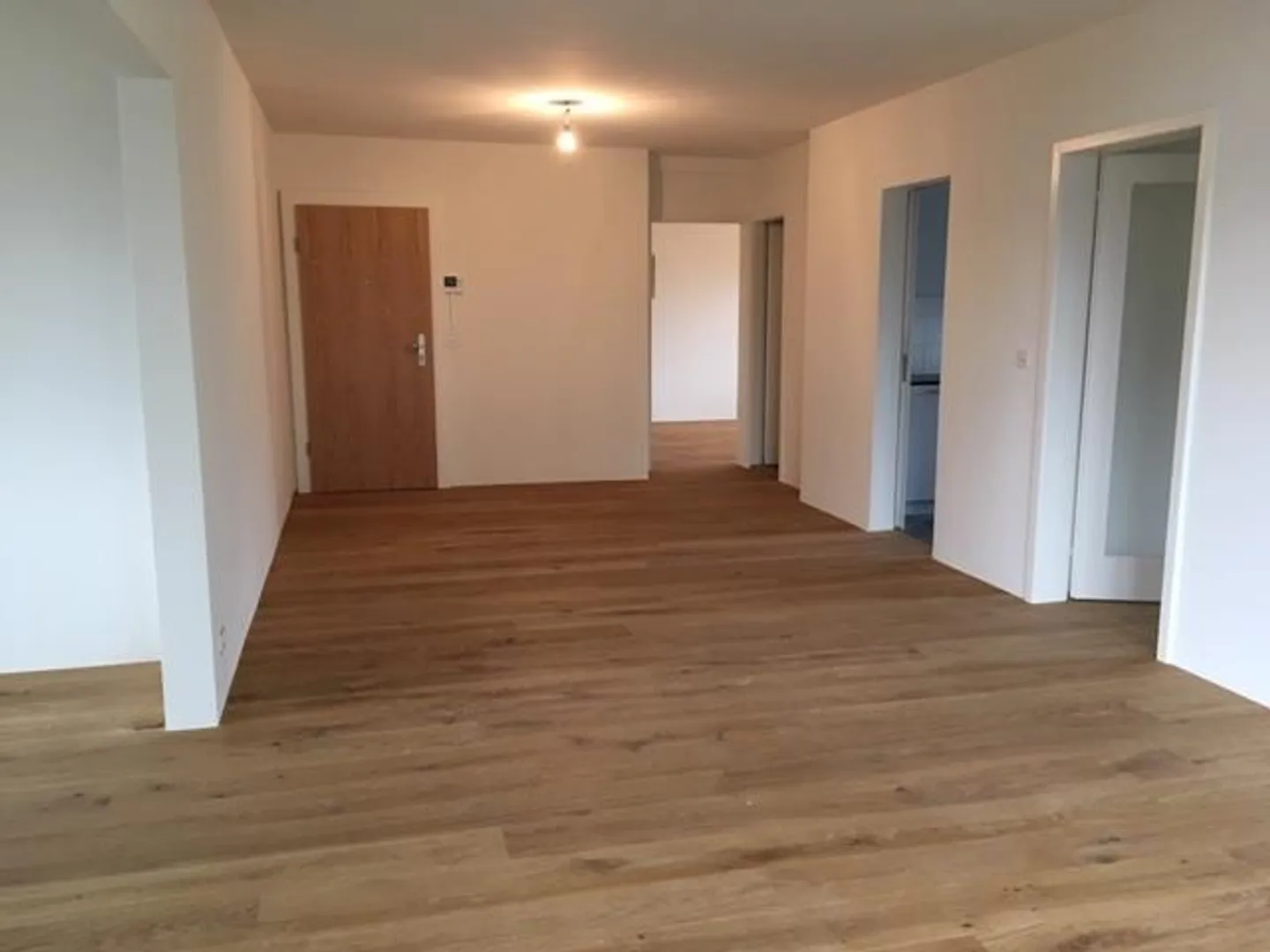 Beautiful, sunny 4-room apartment near the village center - Photo 6 of 13