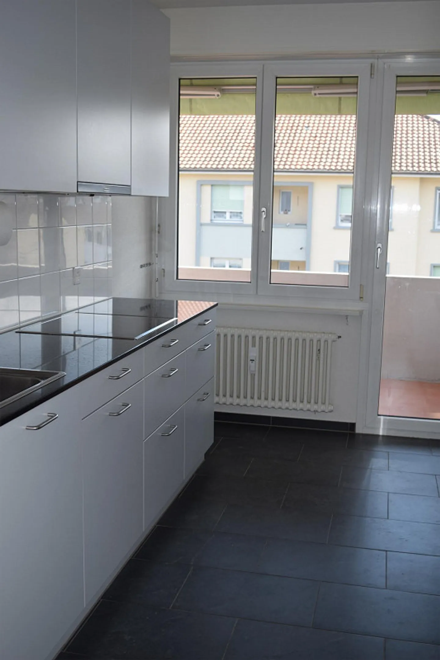 Beautiful, sunny 4-room apartment near the village center - Photo 7 of 13