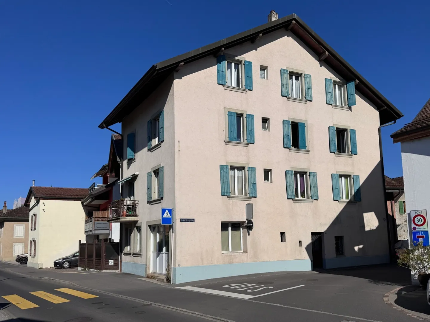 Immeuble d'habitation avec un local commercial au coeur de Bussigny - Photo 1 sur 7