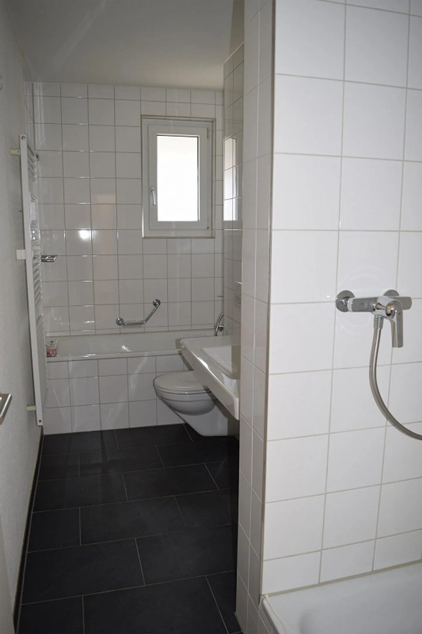 Beautiful, sunny 4-room apartment near the village center - Photo 10 of 13