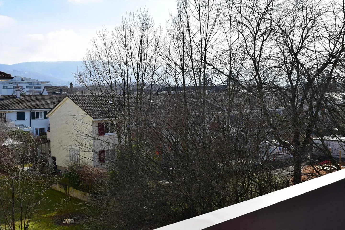Beautiful, sunny 4-room apartment near the village center - Photo 12 of 13
