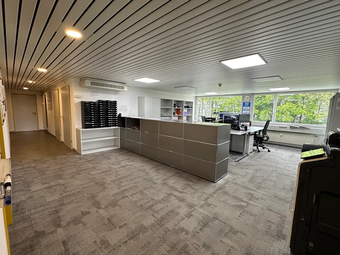 Office space for rent - Photo 2 of 3