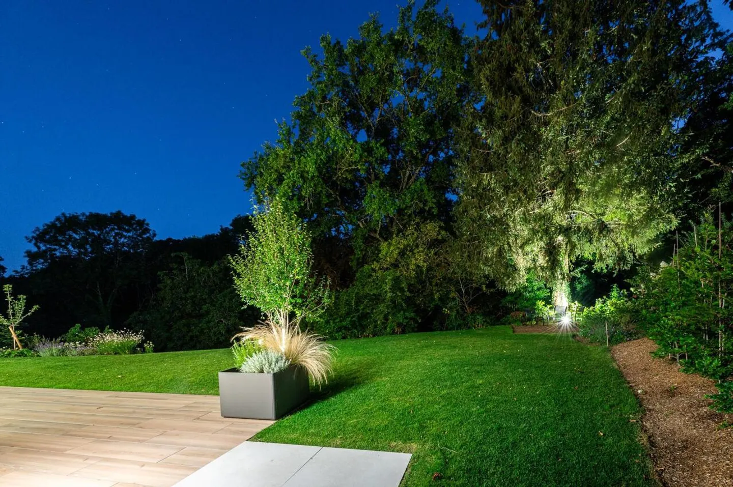 Bellissima villa contemporanea individuale ai margini della foresta - Foto 3 di 7