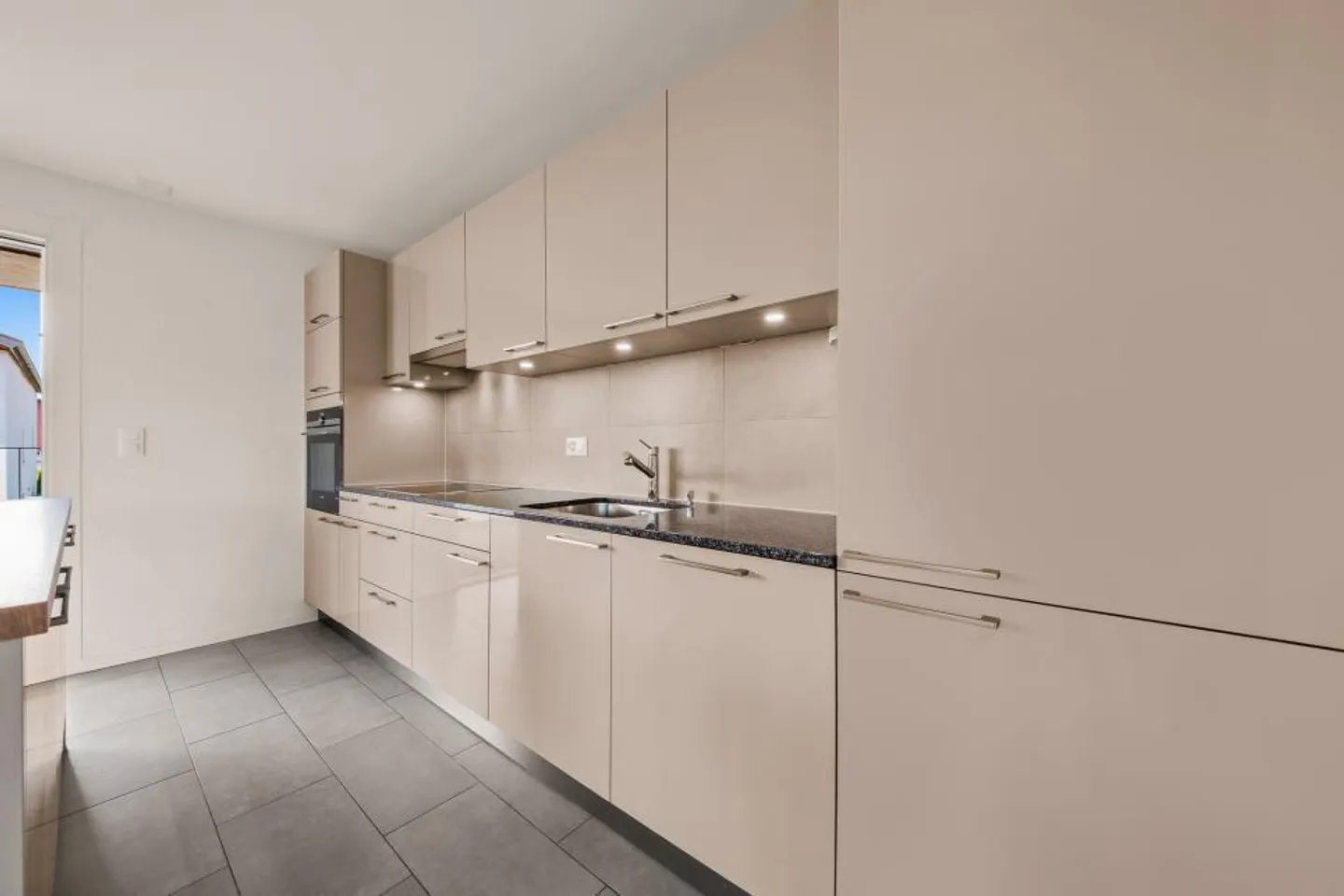 ELEVATED APARTMENT! 10 MINUTES FROM ECHALLENS. - Photo 4 of 10