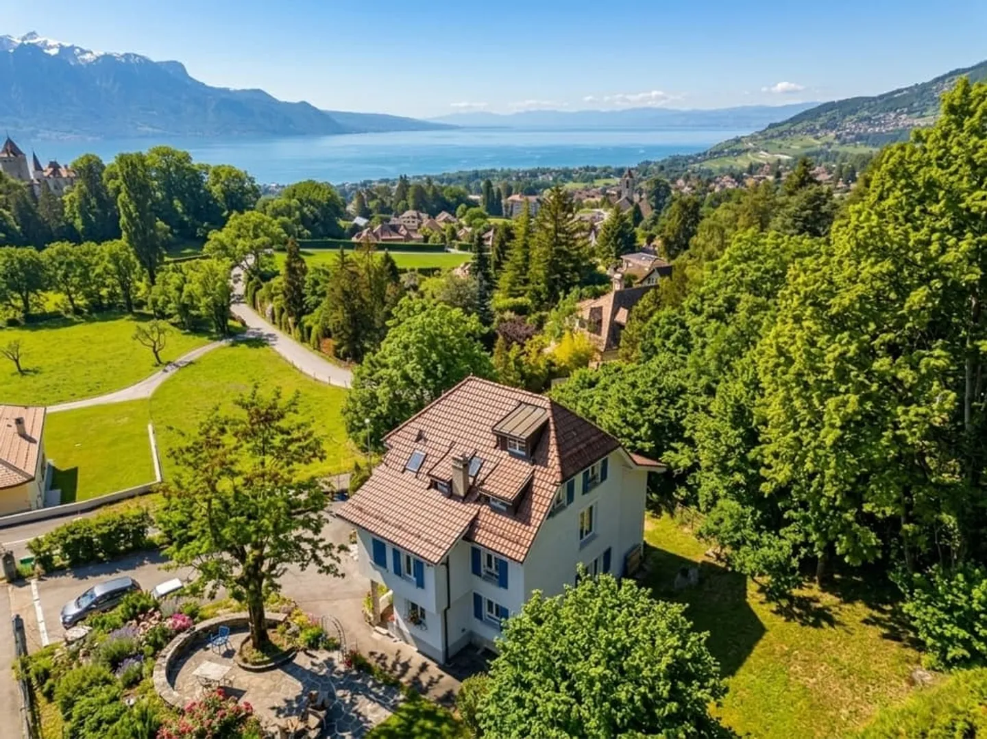 EXCLUSIF ! Villa de 12.5P rénovée avec vue sur le lac - Foto 1 di 13