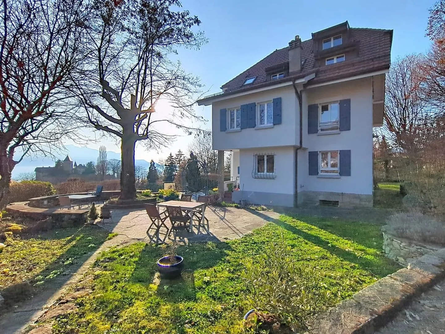 EXCLUSIF ! Villa de 12.5P rénovée avec vue sur le lac - Foto 2 di 13
